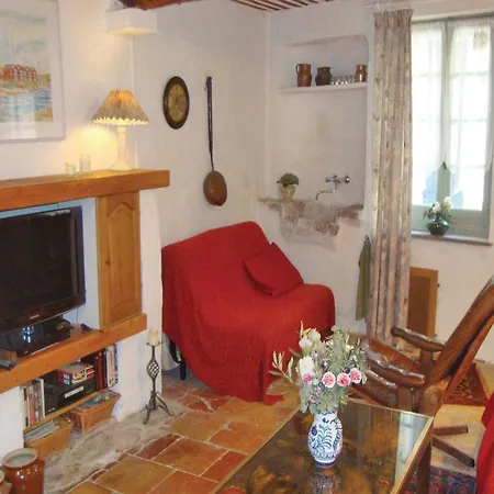 Two-bedroom Holiday In Сasa de vacaciones Azille