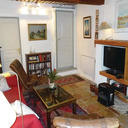 Two-bedroom Holiday In Azille