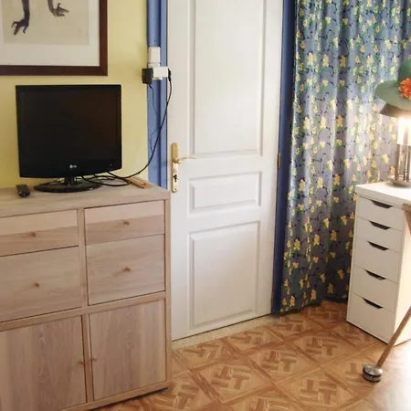 Two-bedroom Holiday In Azille